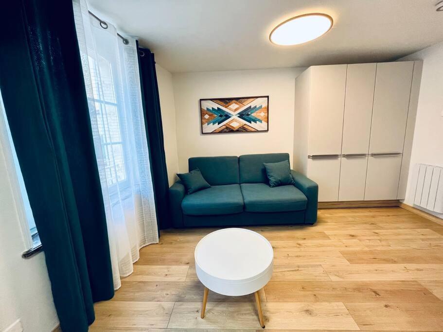 Stylish Studio In The Center Of Senlis Apartment Senlis  Bagian luar foto