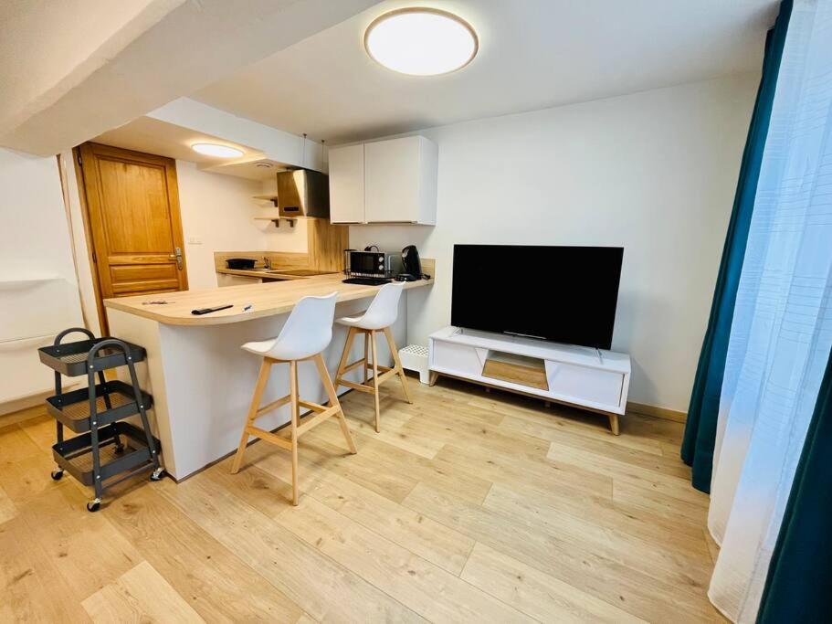 Stylish Studio In The Center Of Senlis Apartment Senlis  Bagian luar foto