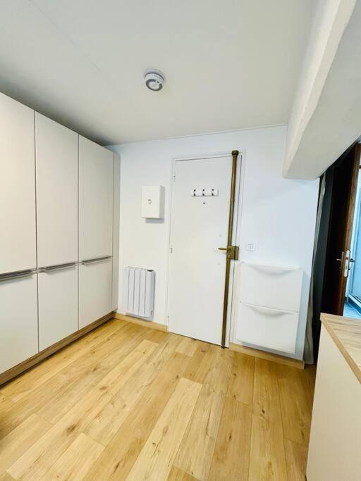 Stylish Studio In The Center Of Senlis Apartment Senlis  Bagian luar foto